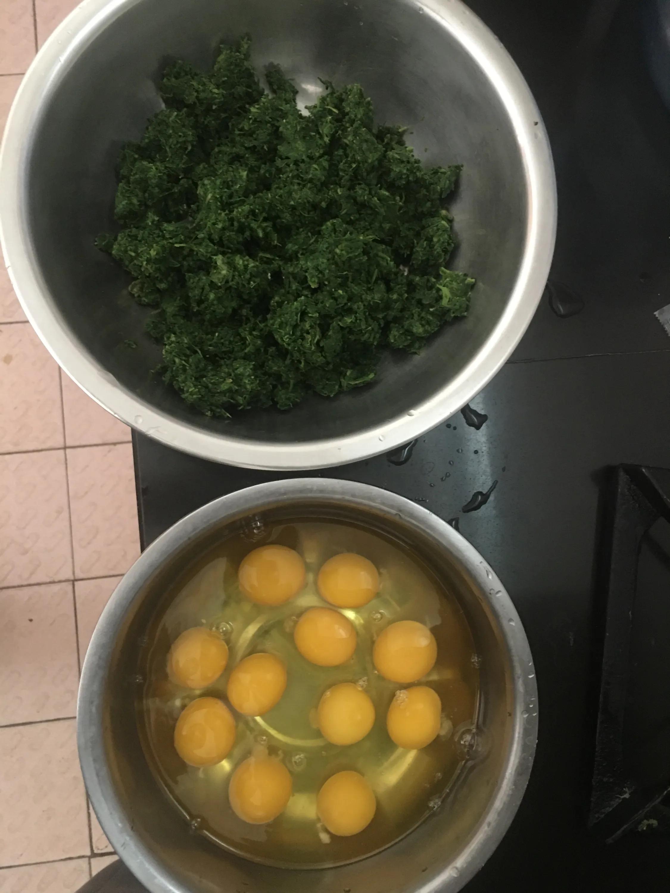阳光洒满心间，笑容如花绽放，每一刻都充满喜悦与希望。