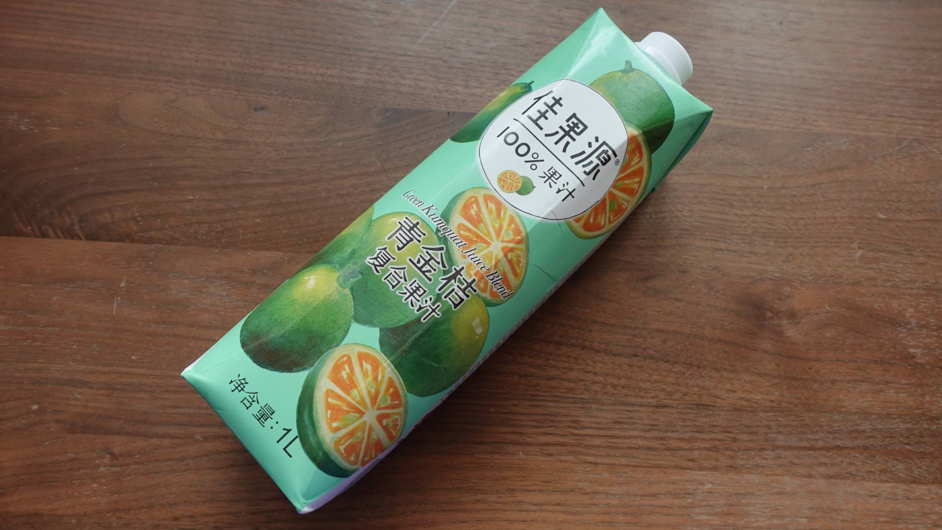 超市买了一瓶100%的佳果园果汁,他的所有果汁都放在一起,除了椰子汁