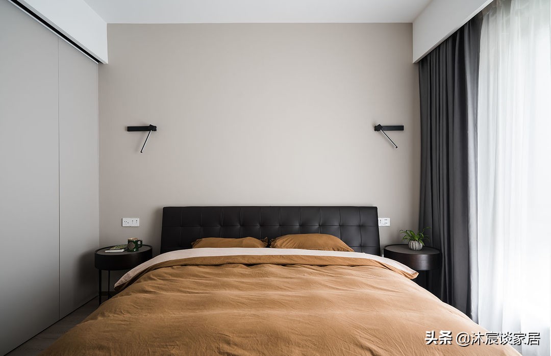 她将现代极简与复古相结合，看似不搭配，但装修效果却非常吸引人
