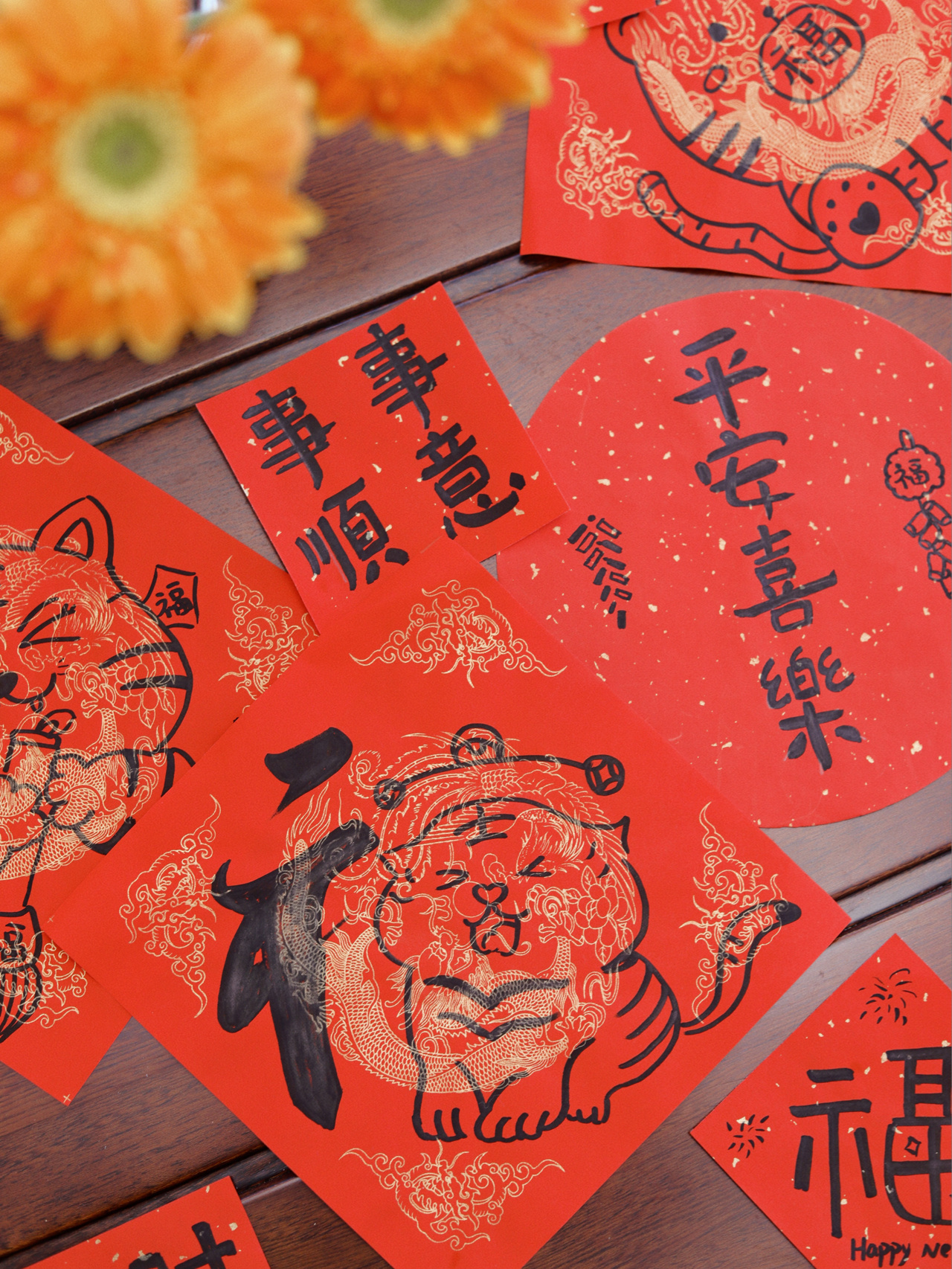 过年的喜庆就是红色，本命年的老虎红绳，展现风俗戳中我的审美