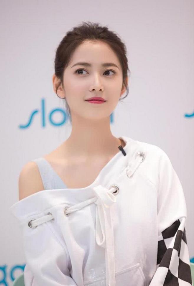 92年女演员陈钰琪，清新靓丽