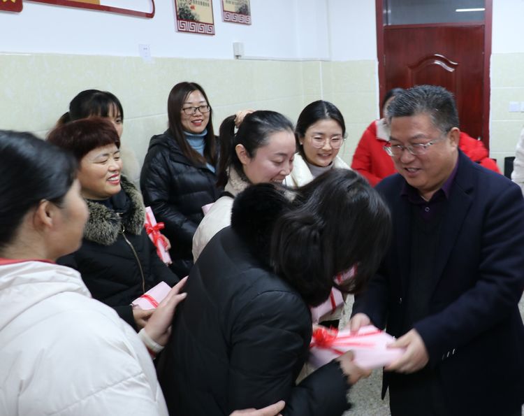 聚智众筹 向美而行——南阳市杨天端名班主任工作室启动仪式