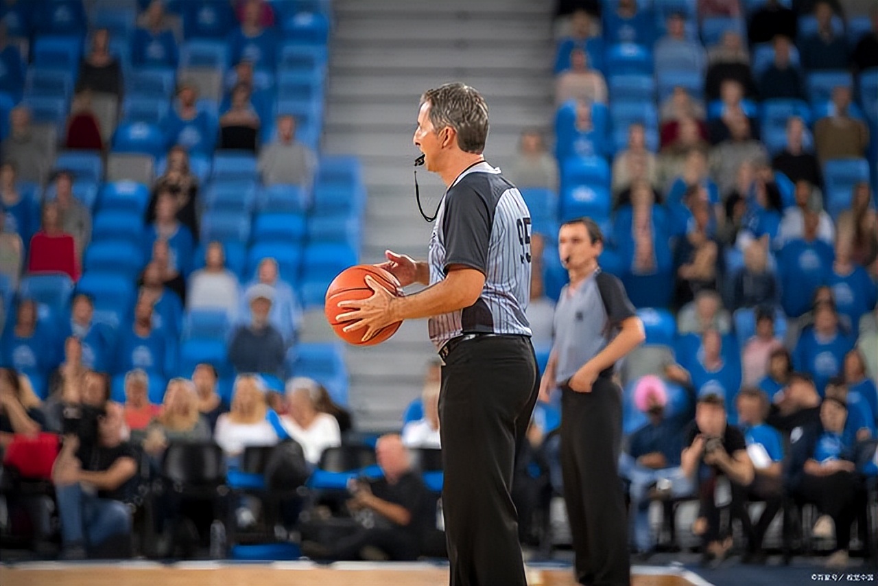 nba罚球有哪些规则(nba裁判的考核标准，几种典型的篮球规则手势)