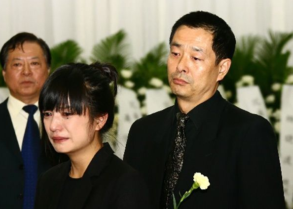 谢晋：4个子女3个低智，唯一正常的孩子患癌离世，一生比黄连还苦