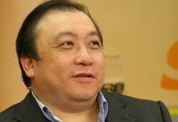 2010年王天林去世,谢贤黄日华为其扶灵,儿子王晶被称烂片之王