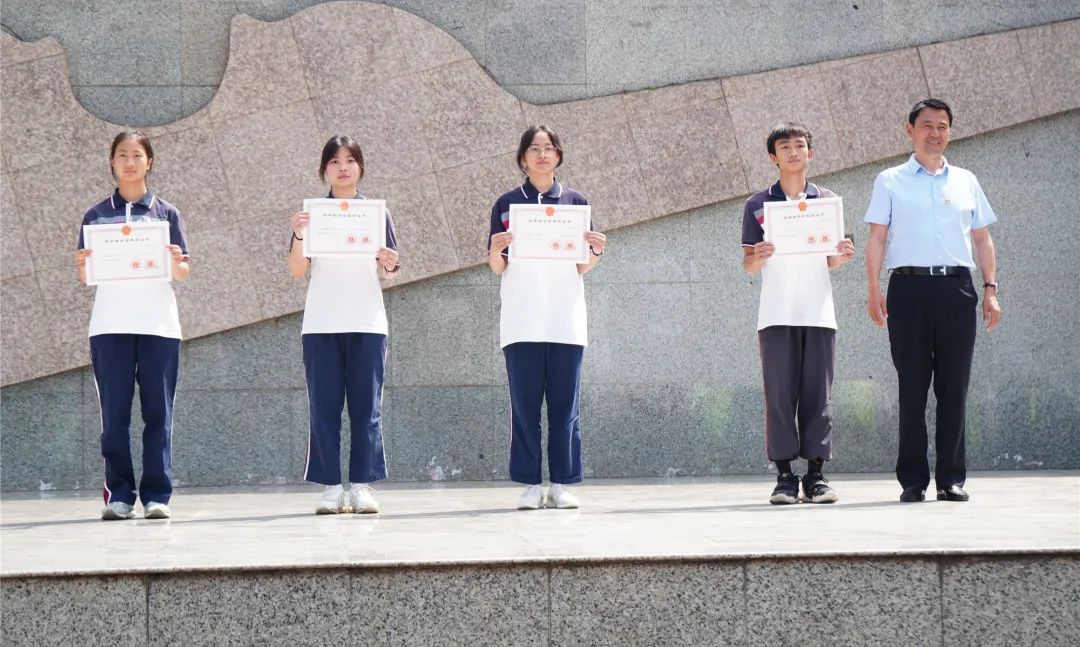 风采与榜样！|天府新区职业学校4名学子喜获国家奖学金荣誉证书