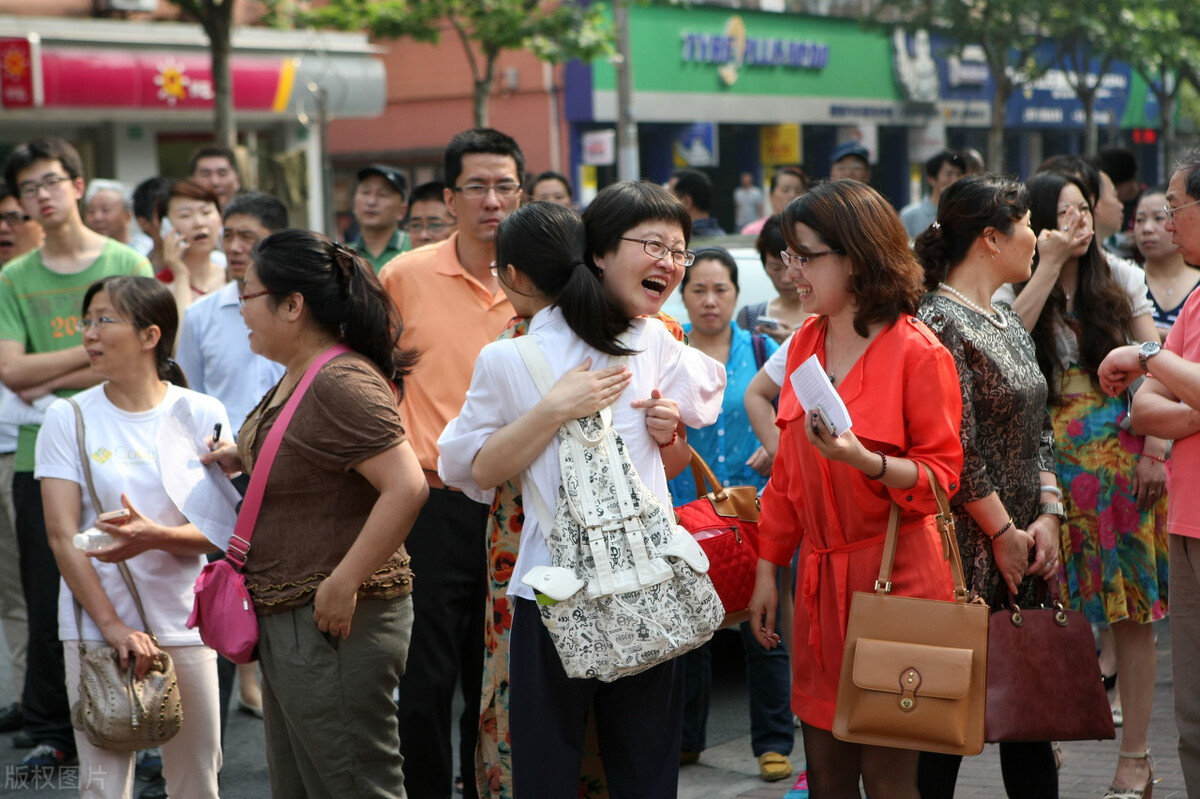 上海高考延期一个月，今年外地考生想考上海高校如何报志愿呢？