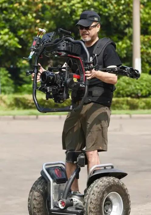 罗晋《庭外》今晚6点开播，阵容强大，3大看点啥都有，有大剧看了