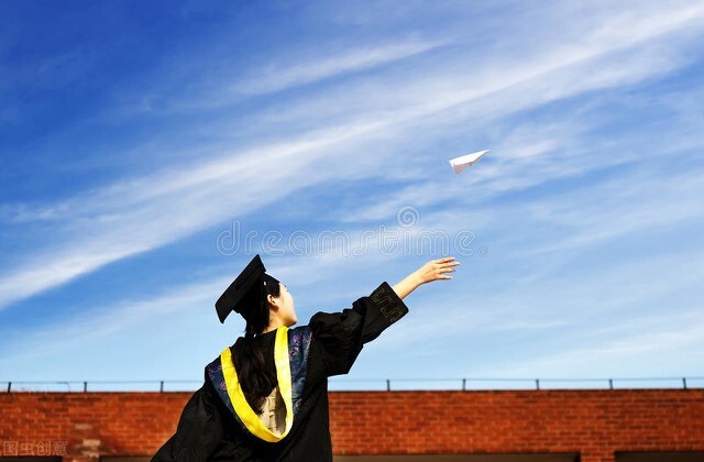 大学生实习自我鉴定（毕业自我鉴定700）