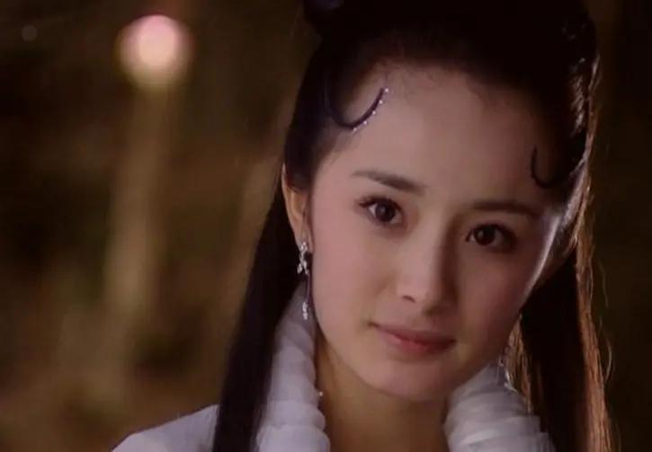 赵丽颖最新生图曝光，这脸怎么像17年前爆火退圈的她？