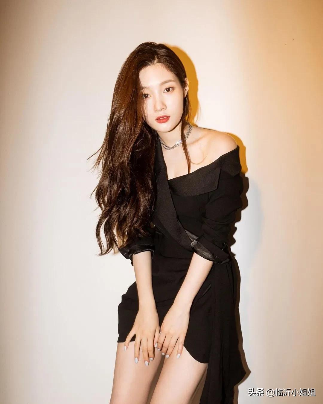 郑采妍，人间樱花的形象，清爽明丽的气息，太甜啦