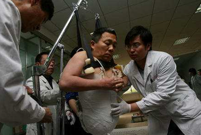 “半截人”彭水林：身体因车祸只剩78厘米，“重生”后回报社会