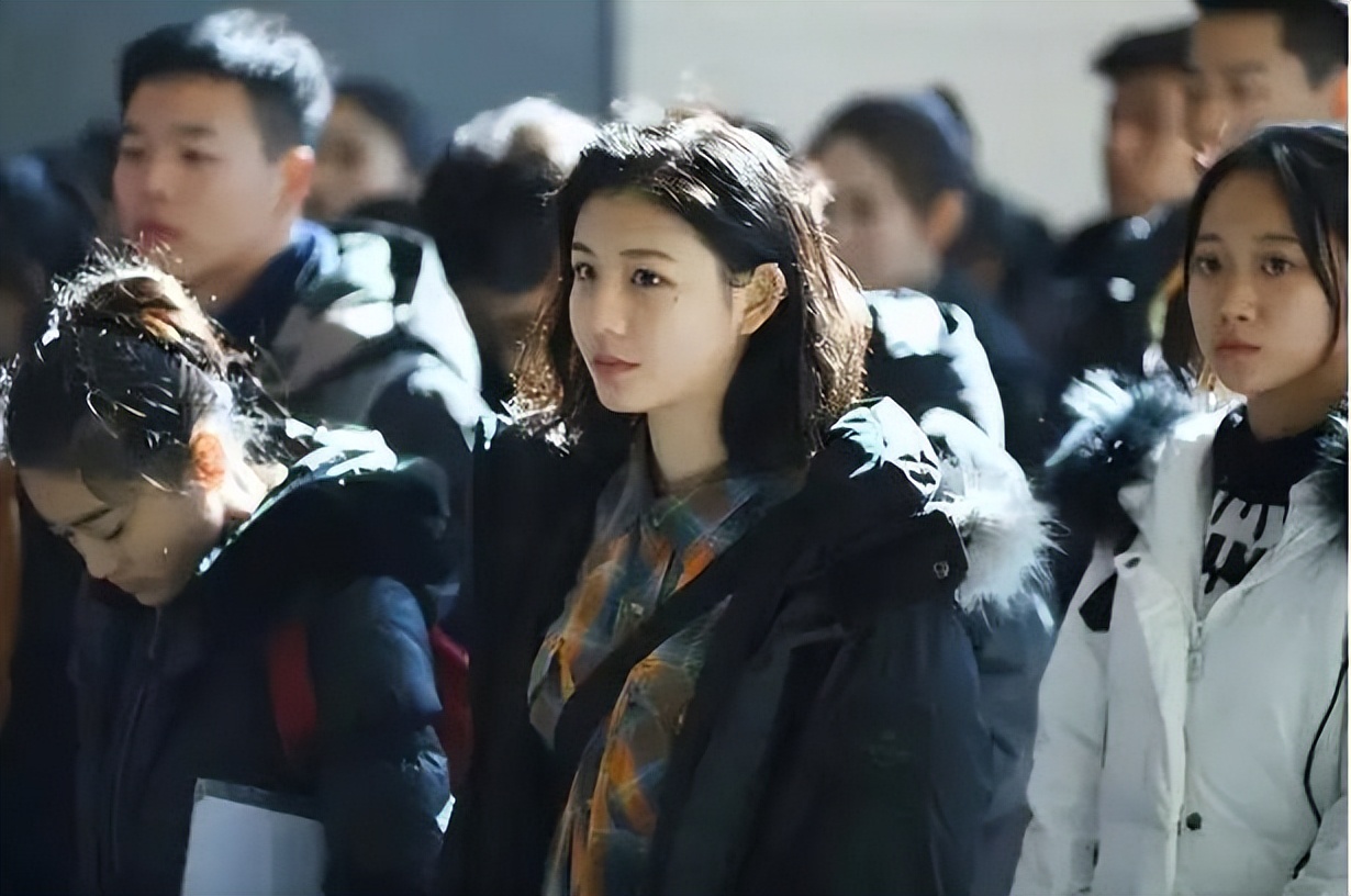 宋晓峰女儿高考359考上北电，数学46分仍激动痛哭，长相很出众