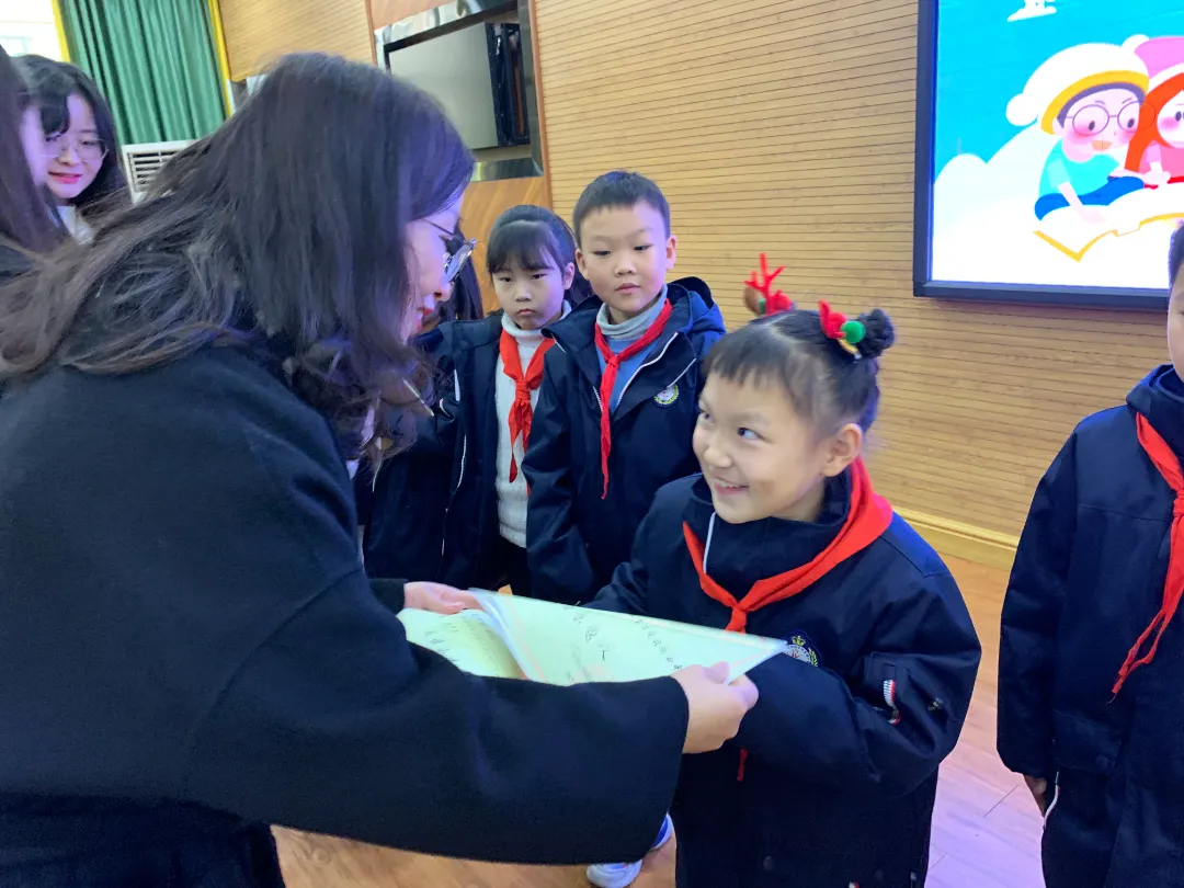 家校互动 趣味共读——华阳实验小学亲子阅读活动报道