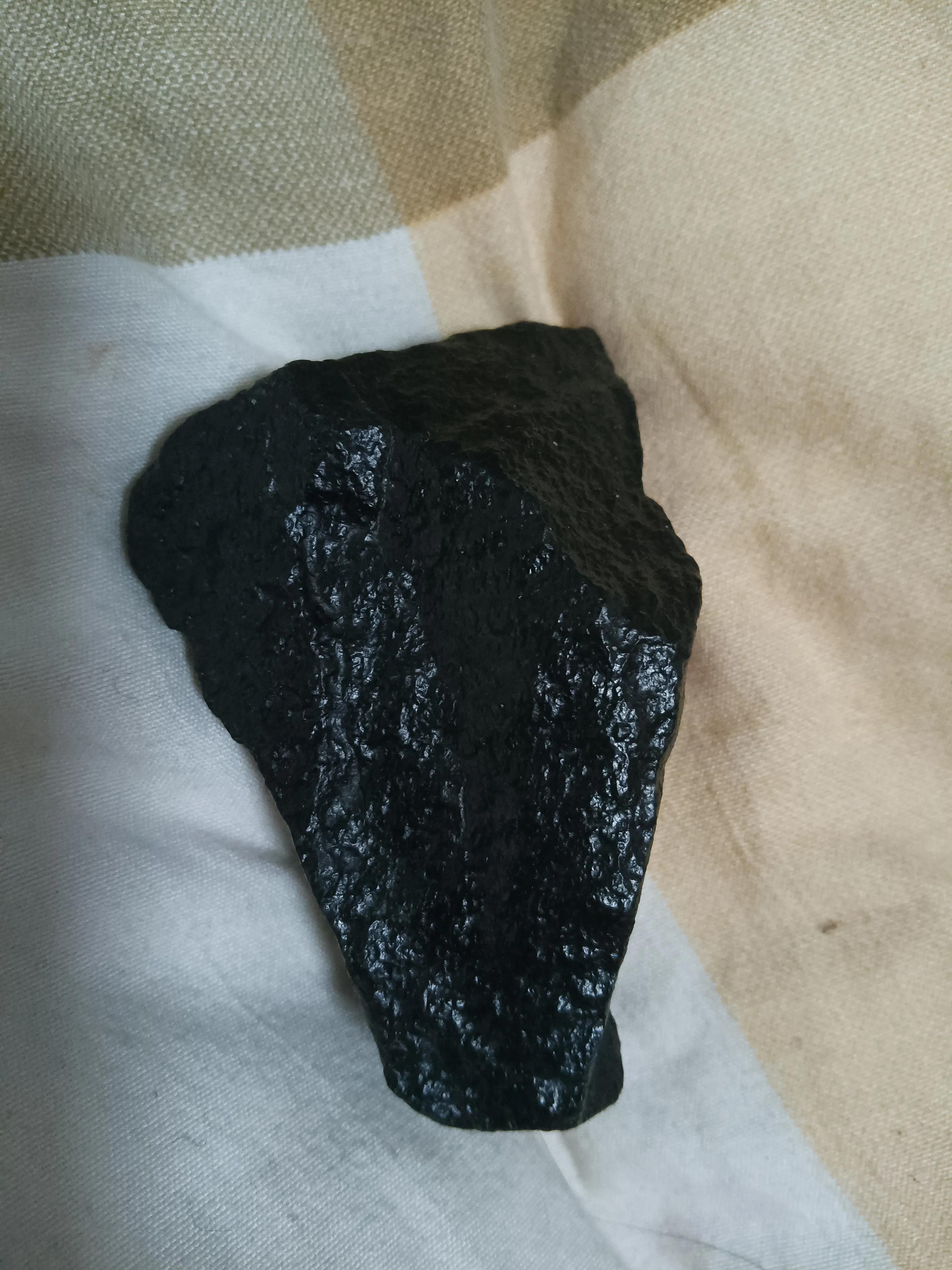 典型蛇纹石质卡瓦石和和田玉的区别蛇纹石跟和田玉的差别