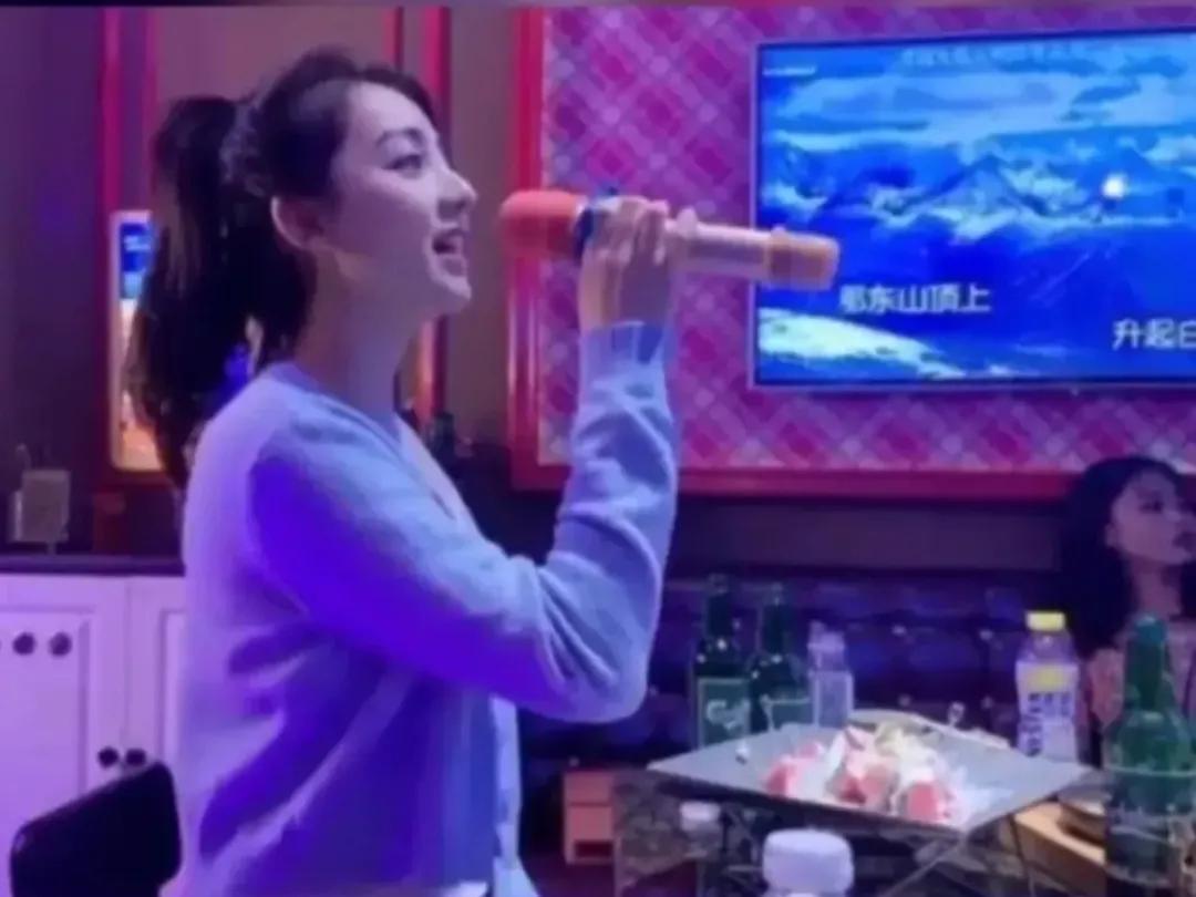 爆笑神评论：按照今年的菜价，这朵花不便宜吧！哈哈哈