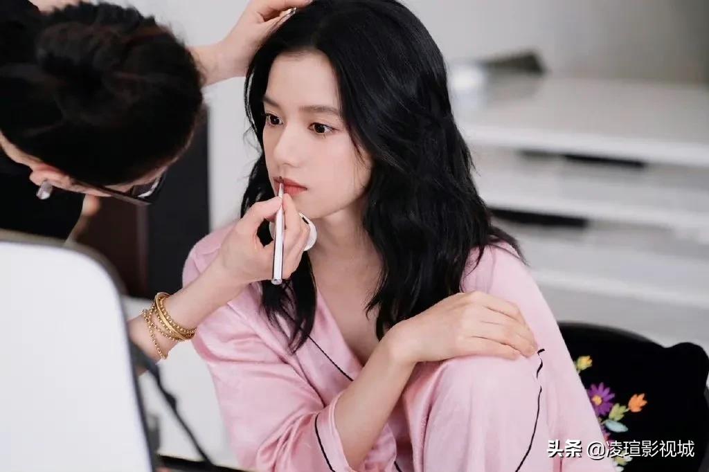 明星壁纸图片分享：张婧仪（1）