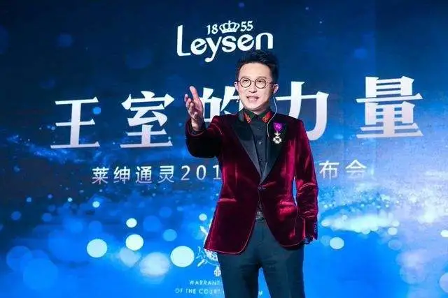 最强豪门“赘婿”，却被踢出公司！最自恋的霸总人设，装不下去了