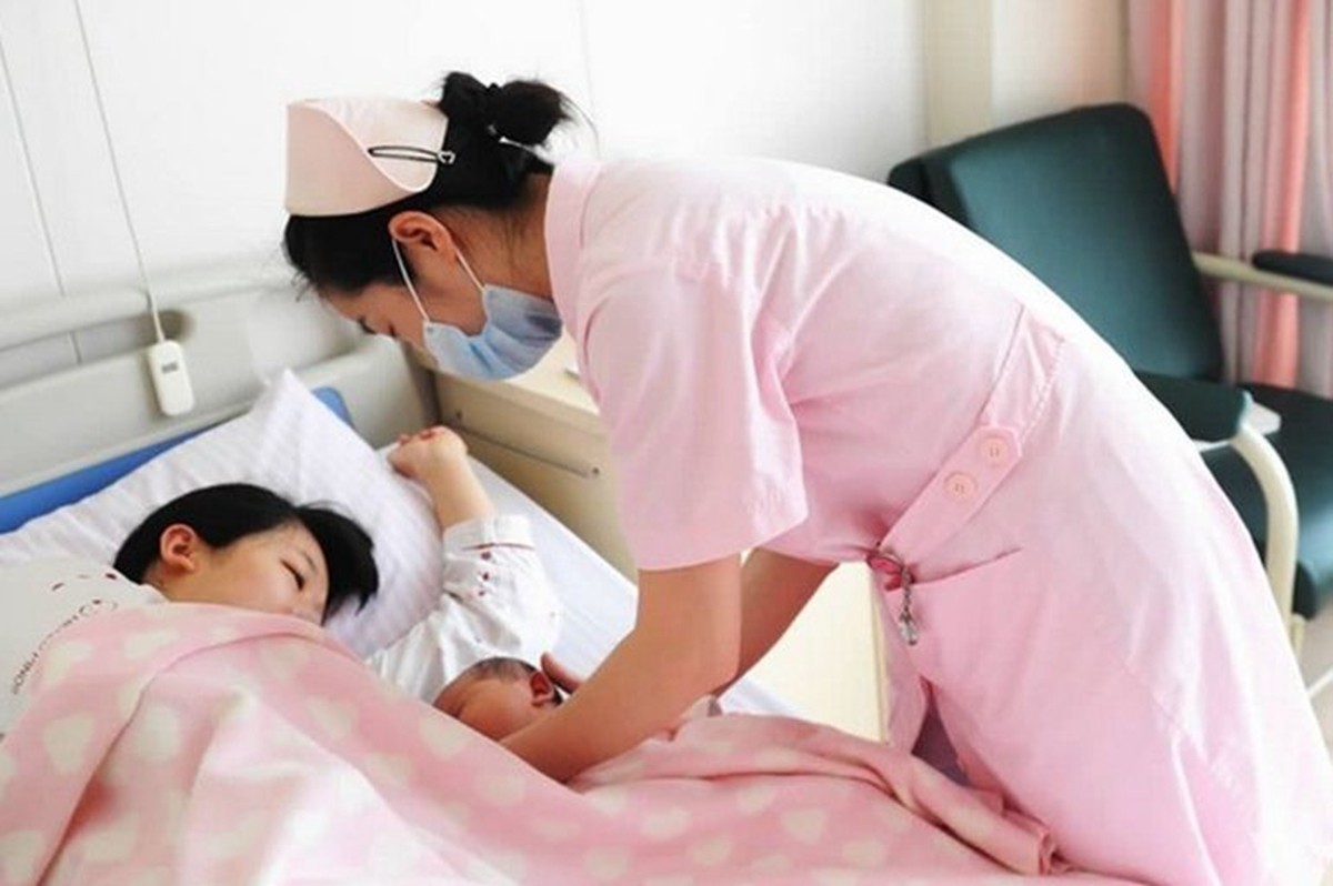 产后妈妈吃什么食物好刚生完孩子喝鸡汤有讲究喝对了产妇身体恢复快