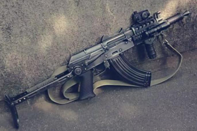 是特种部队的改进版,在56-1型的原有基础之上,枪身前部增加了战术导轨