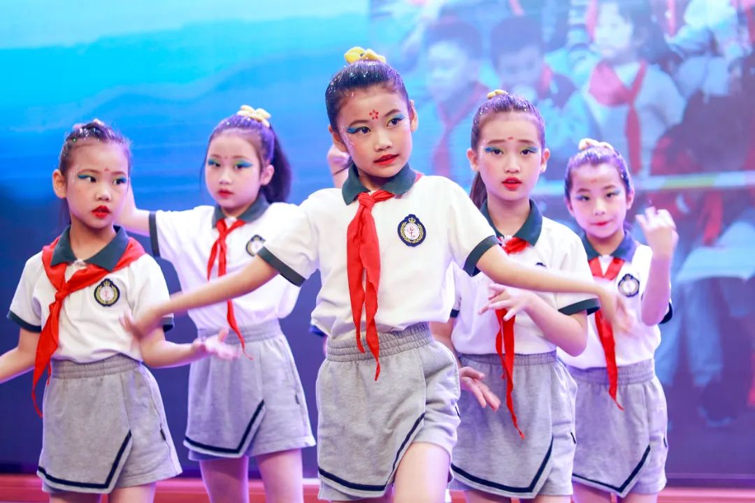 华阳实验小学举行“童星耀五月·艺术绽花开”群舞比赛（续）
