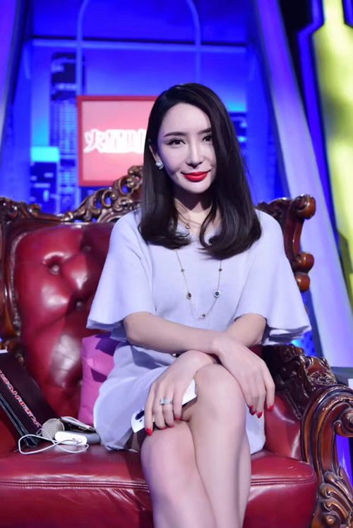 《非你莫属》11年后,跷二郎腿的老板们,有人公司倒闭,有人入狱