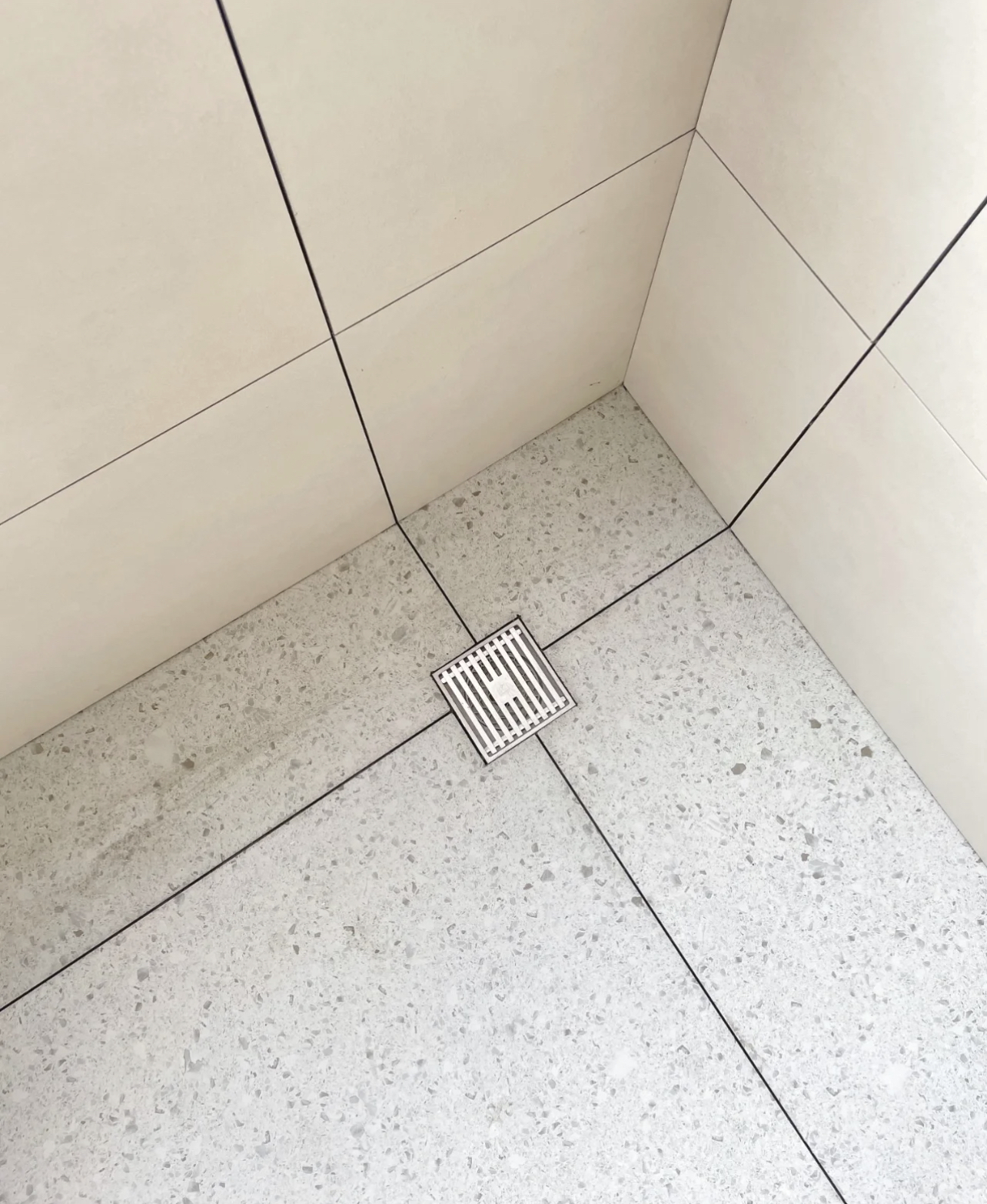 1,墙地没有通缝