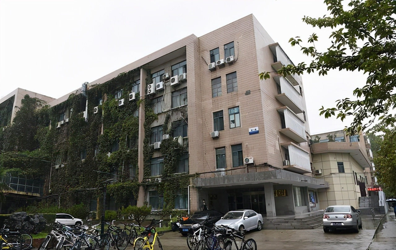 清北、华五本科即可落户北京，网友：那西安交大和哈工大呢？