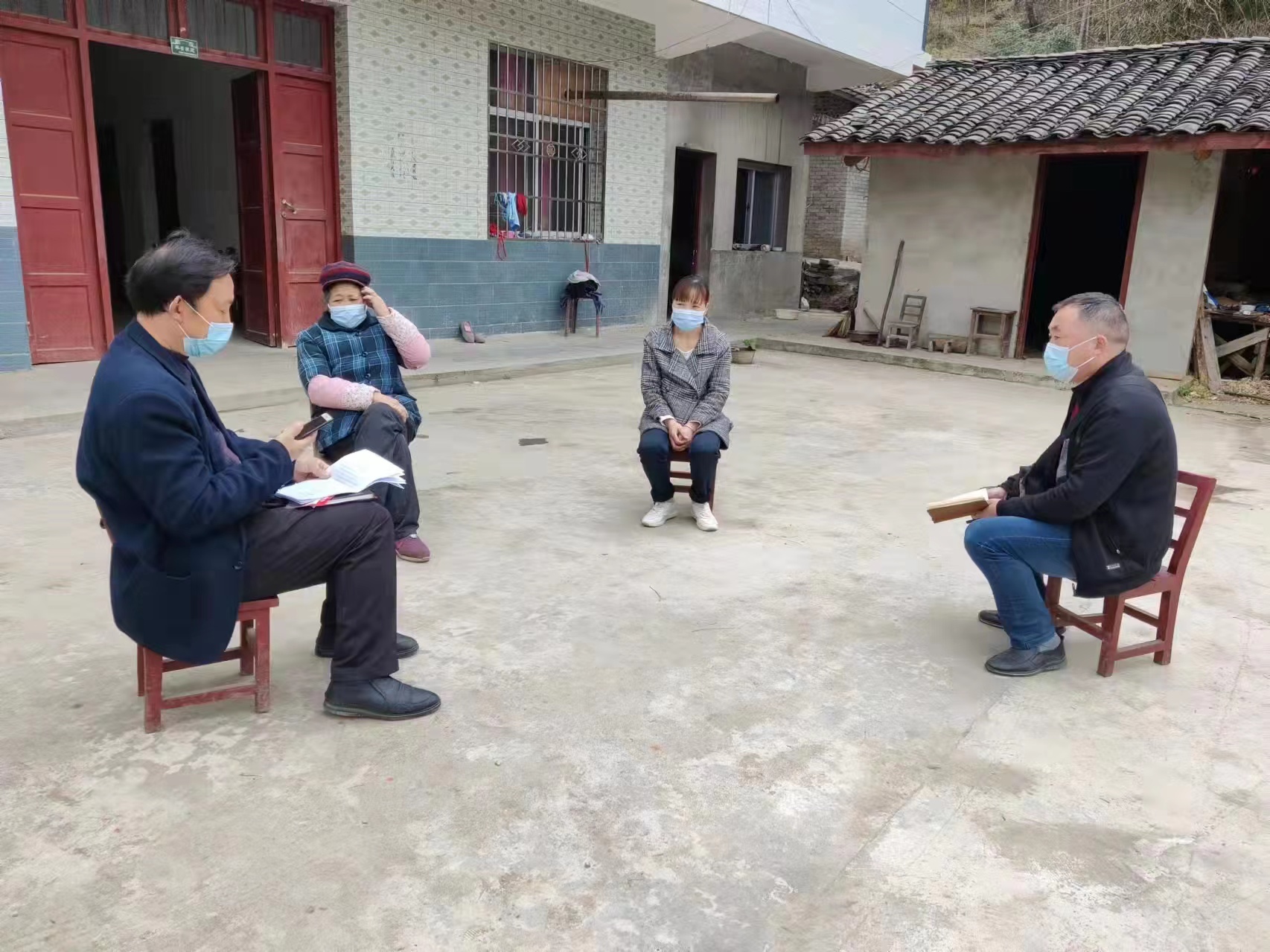 宁强县舒家坝计生干部邓彩荣：抗击疫情勇当农村群众健康的守护人