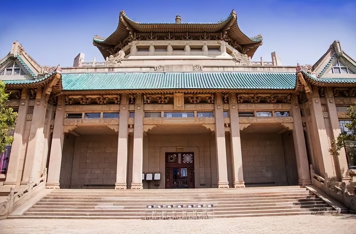 毛主席亲临视察！湖北这所高校：从“中国最美”走向“世界第一”，霸气十足！