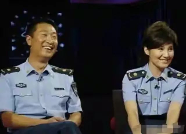 要钱没钱，要貌没貌！7位丑男演员娶的老婆，一个比一个漂亮