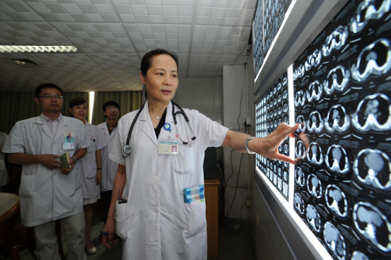 开创“中国第一”！广东这群女院士、女教授、女护士长，来自同所医学强校！