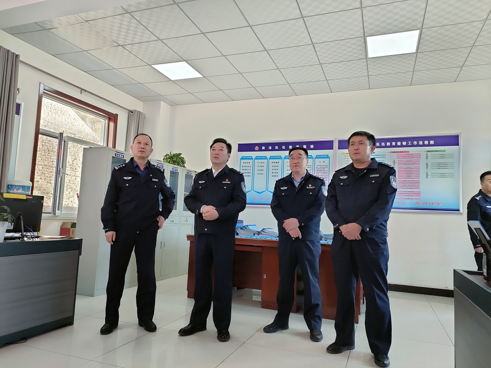 榆林市局党委委员杨利军一行来绥德县公安局督导推进全国“两会”安保维稳工作