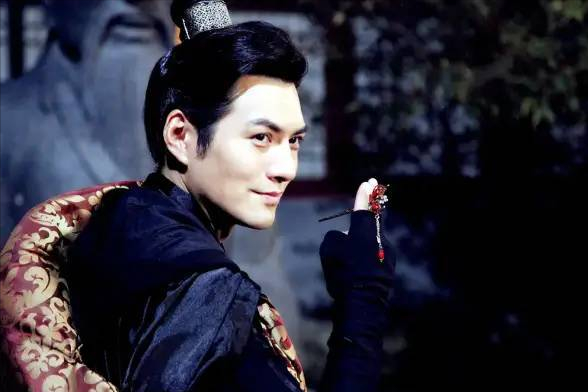 回眸一笑百媚生！男人魅起来太欲了，这6位的回眸杀让人惊艳