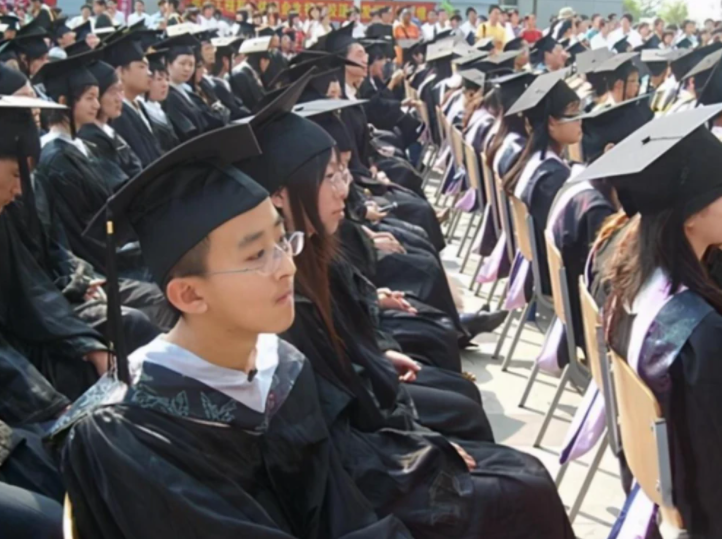 那个10岁参加高考，16岁读博，强迫父母在北京买房的男孩现状如何