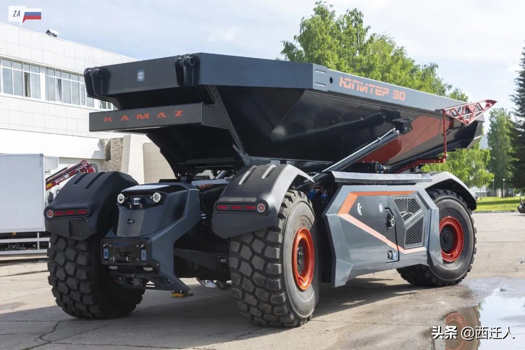 卡玛兹电驱动无人驾驶矿用车亮相