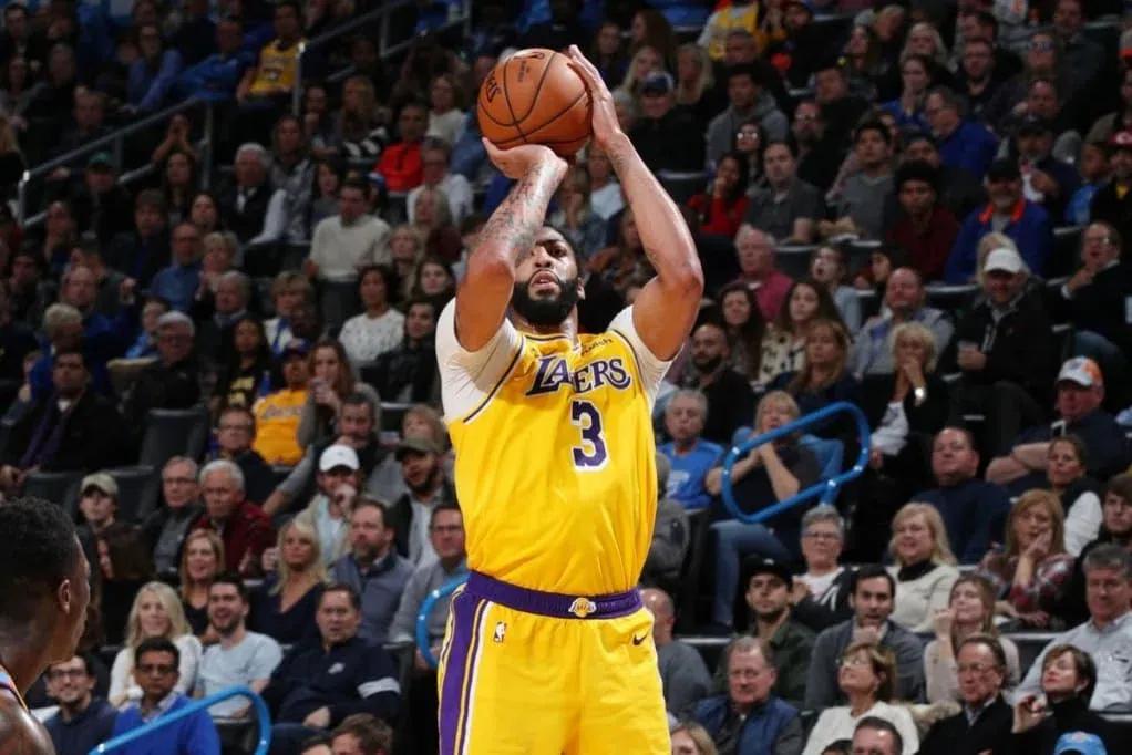 nba比较火的球员有哪些(目前NBA最受欢迎的10名球员：勒布朗·詹姆斯排第一)