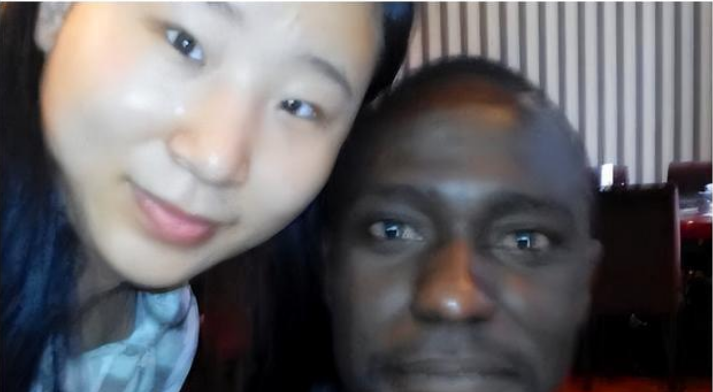 七年前中国女大学生嫁给非洲王子，生下2个女儿，现娘家定居非洲