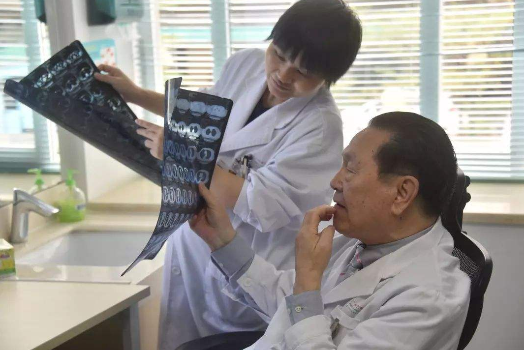 良医徐克成：66岁患癌又救近万癌症患者，被央视誉为“癌症克星”