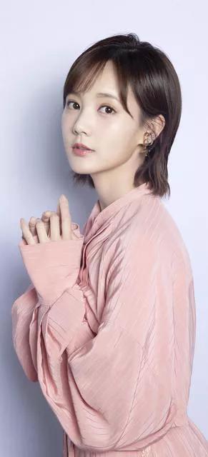 甜美可爱的李一桐