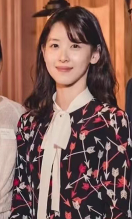 章泽天近照曝光瘦脱相，造型老土满脸疲惫，与以往状态判若两人