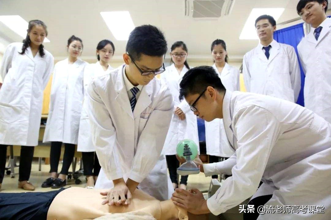 高考报考不会选择专业？四类专业可关注，就业前景好，发展潜力大