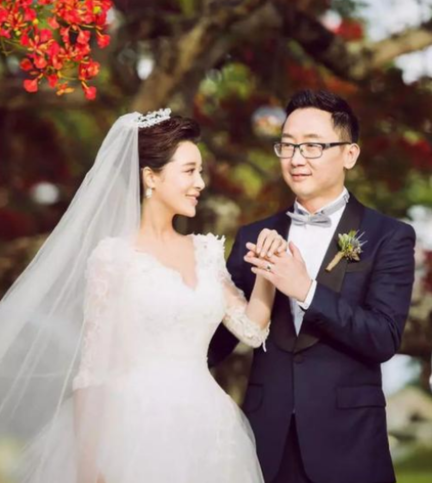 胡蝶：嫁导演陆川7年生2娃，独自产检、长期分居，却过得很幸福