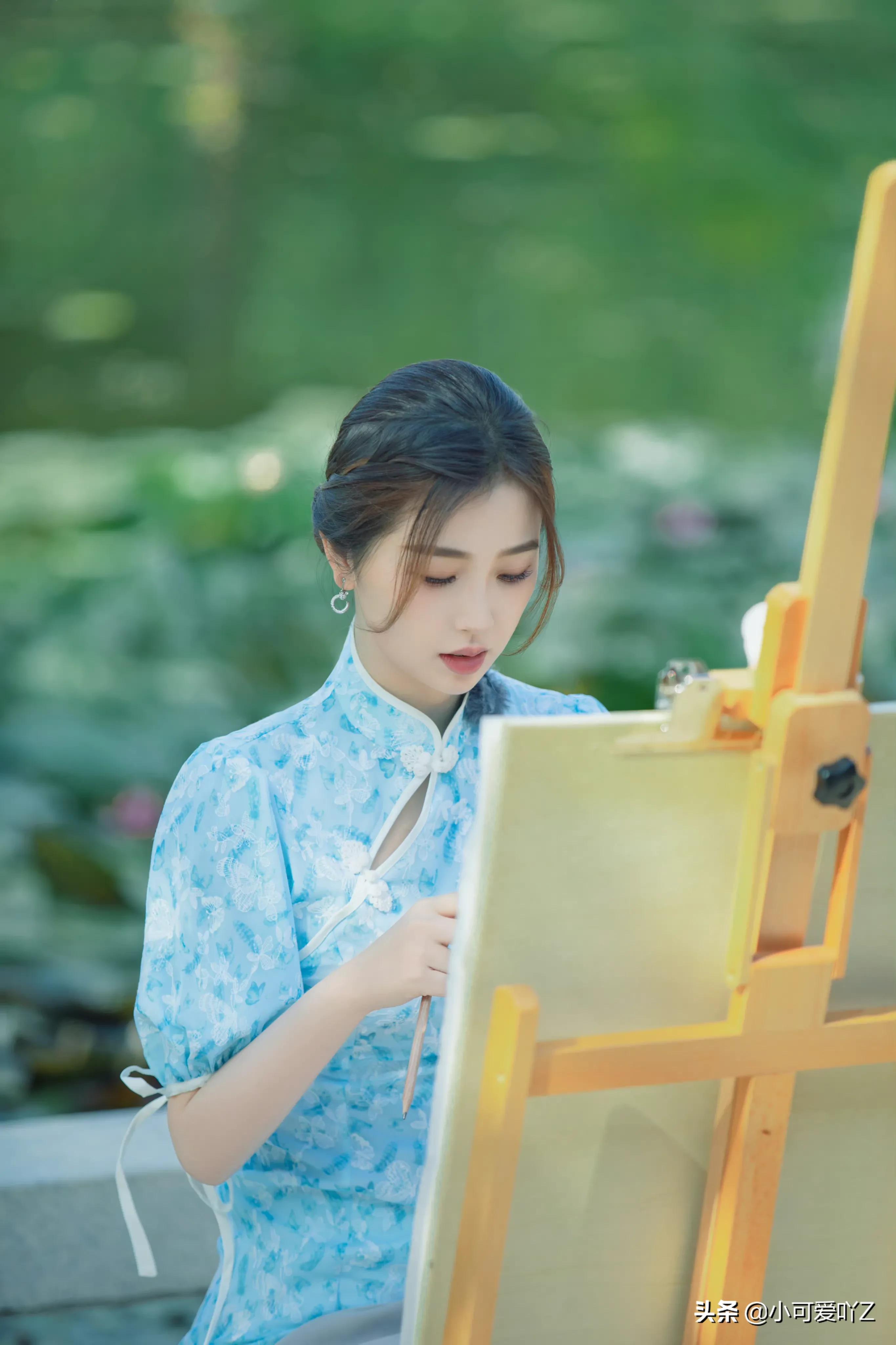 虞书欣，古装蓝色旗袍