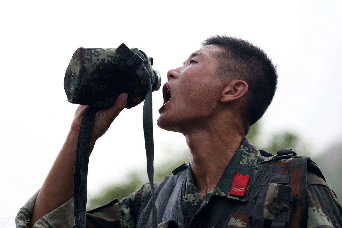 孩子准备初中毕业，上什么学校好，学什么专业能在部队有发展前途