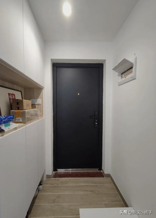 这是我见过最极简装修，效果很耐看，阳台放浴缸泡澡，谁见过？