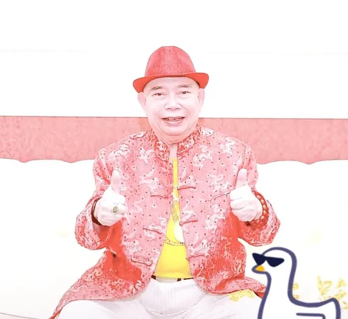 80岁黄一飞红白搭配庆寿宴，搞笑表情真爆表，秀出甜美幸福真感觉