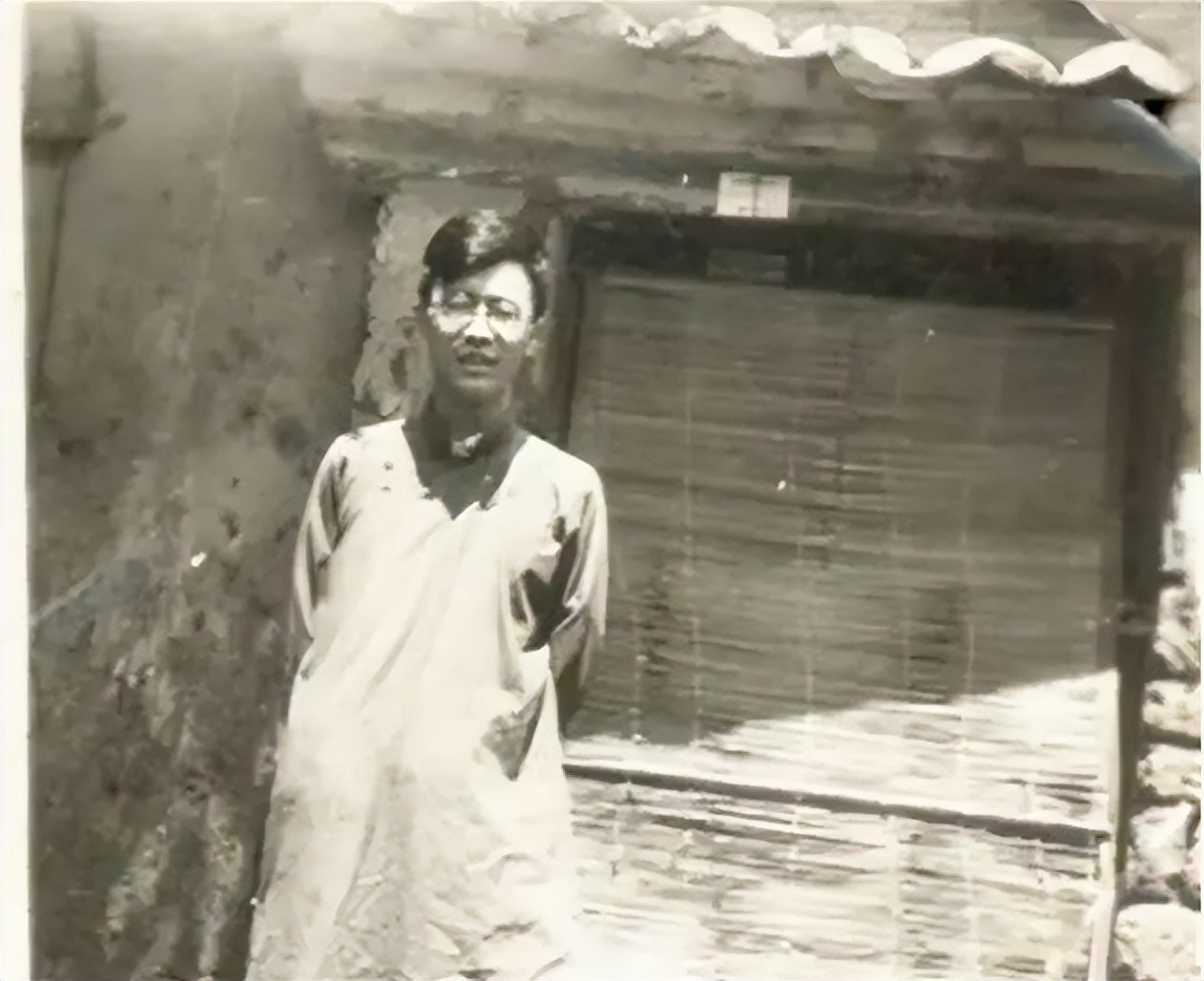 华罗庚仅初中文凭，身患残疾却成数学巨匠，去世前6小时仍在演讲