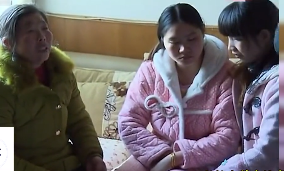 女子幼时被弃，30年后生父临终想见一面，女子：他没资格让我相见