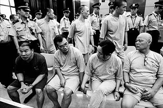 05年审判陈毅锋时欲抹黑执法部门，声称遭受私刑：被吊了15个小时